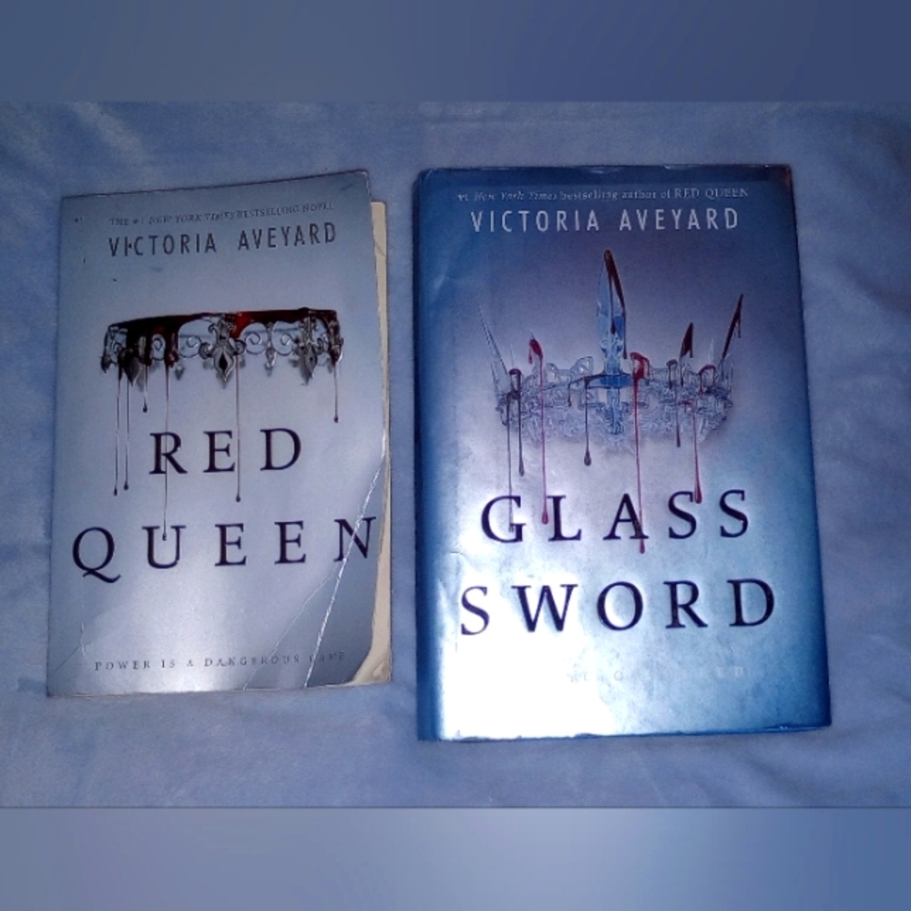 Red Queen Glass Sword by Victoria Aveyard